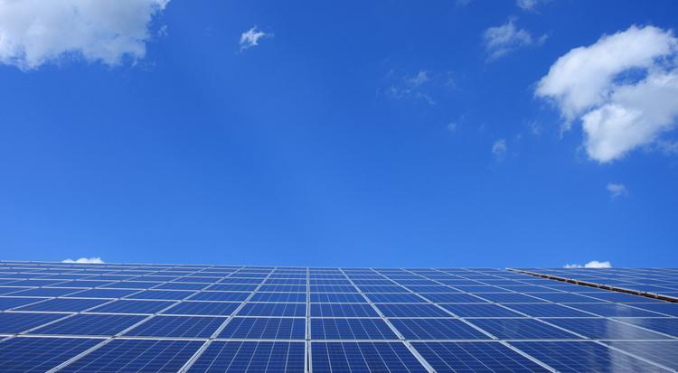Diferenças entre energia solar convencional e energia solar por assinatura 